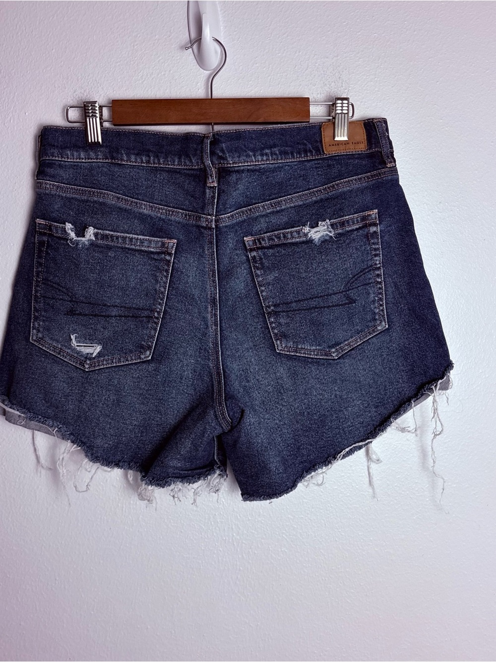 American Eagle Strigid Super High-Waisted Relaxed Denim Shorts Size 10 - Picture 5 of 9